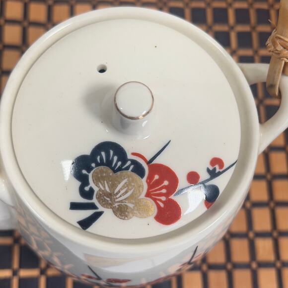 Vintage Asian Cherry Blossom Japanese Small Teapot with 4 Teacups Porcelain - Picture 5 of 16